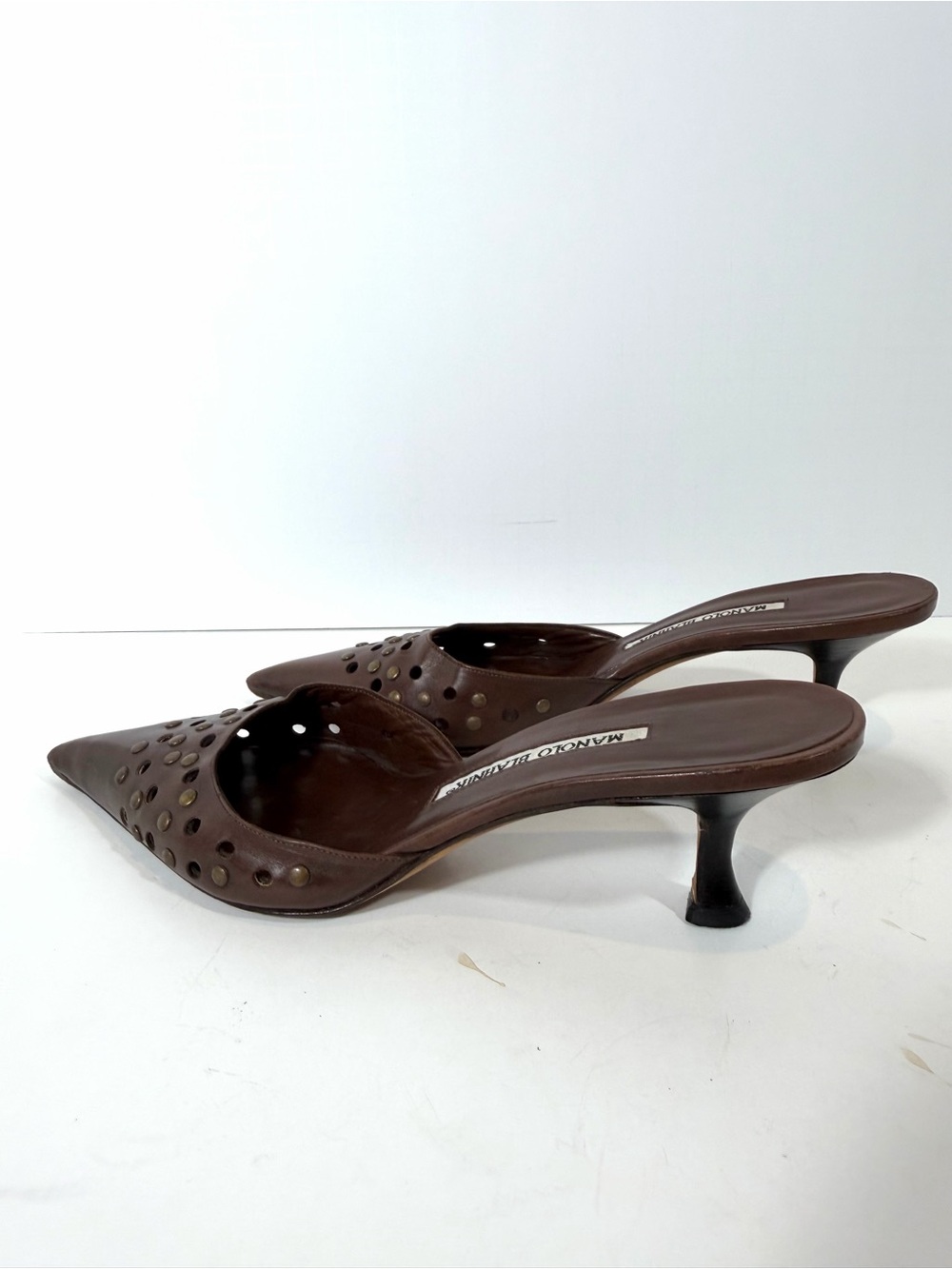 Manolo Blahnik Brown Leather Studded Pointed Toe Kitten Heel Mules Size 38 - Picture 6 of 12